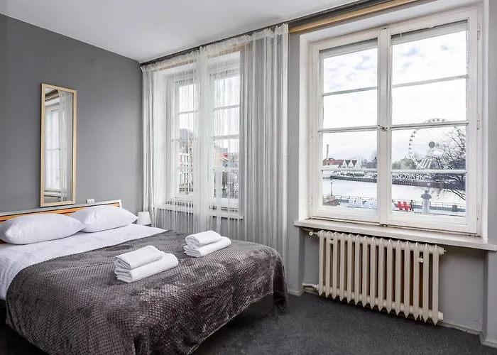 Targ Rybny Standard By Bookinghost * 格但斯克