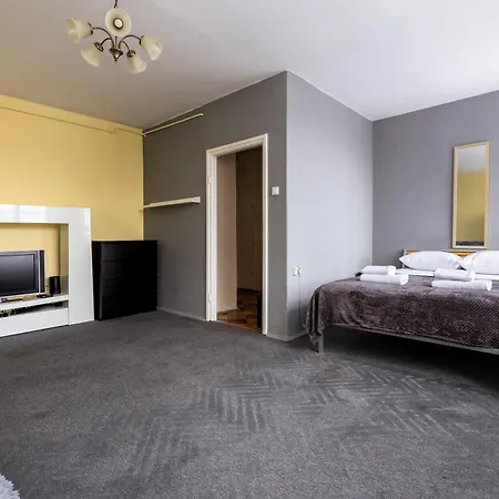 Targ Rybny Standard By Bookinghost